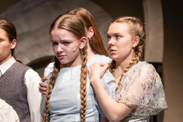 Missade du att köpa biljetter till lördagens premiär?

Lugn, eftersom vi har två barngrupper har vi två premiärer! Det finns biljetter kvar till föreställningen på onsdag 12 mars klockan 18:30, här ser ni några av de barn och ungdomar som gör sin premiär den kvällen. Visst fyller vi Kungsteatern även då?

👉 www.lyset.se

#soundofmusic #teaterföreningenlyset #kungsteatern